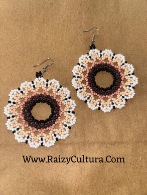 White sol earrings ✨