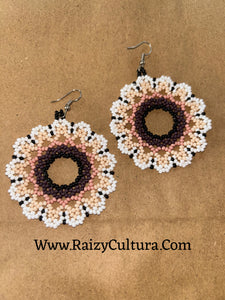 White sol earrings ✨