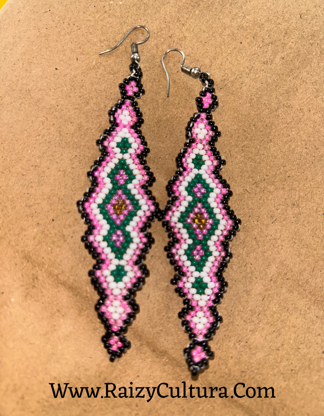 Pink&Black Beaded Earrings✨